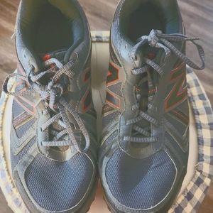 MEN'S NEWBALANCE SNEAKERS size 13 Grey and red, lace.